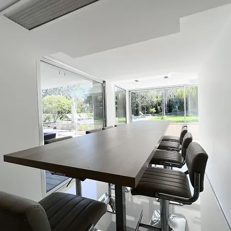 Gorgeous Private Modern With Swimming Pool